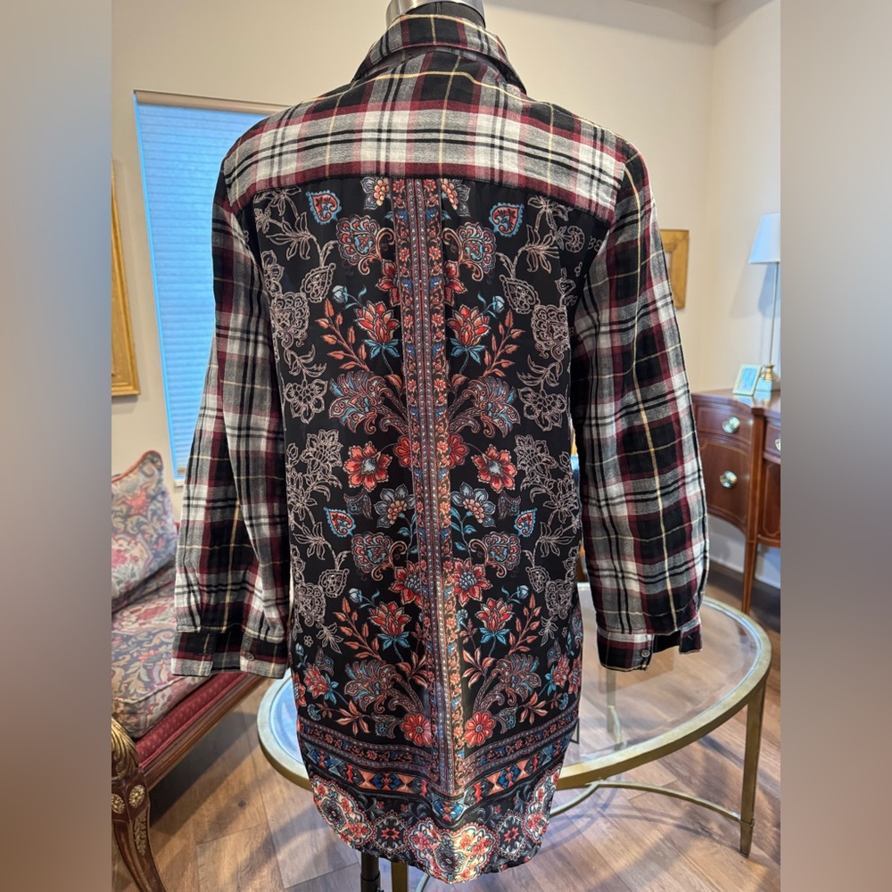 Mixed media high low tunic Size M